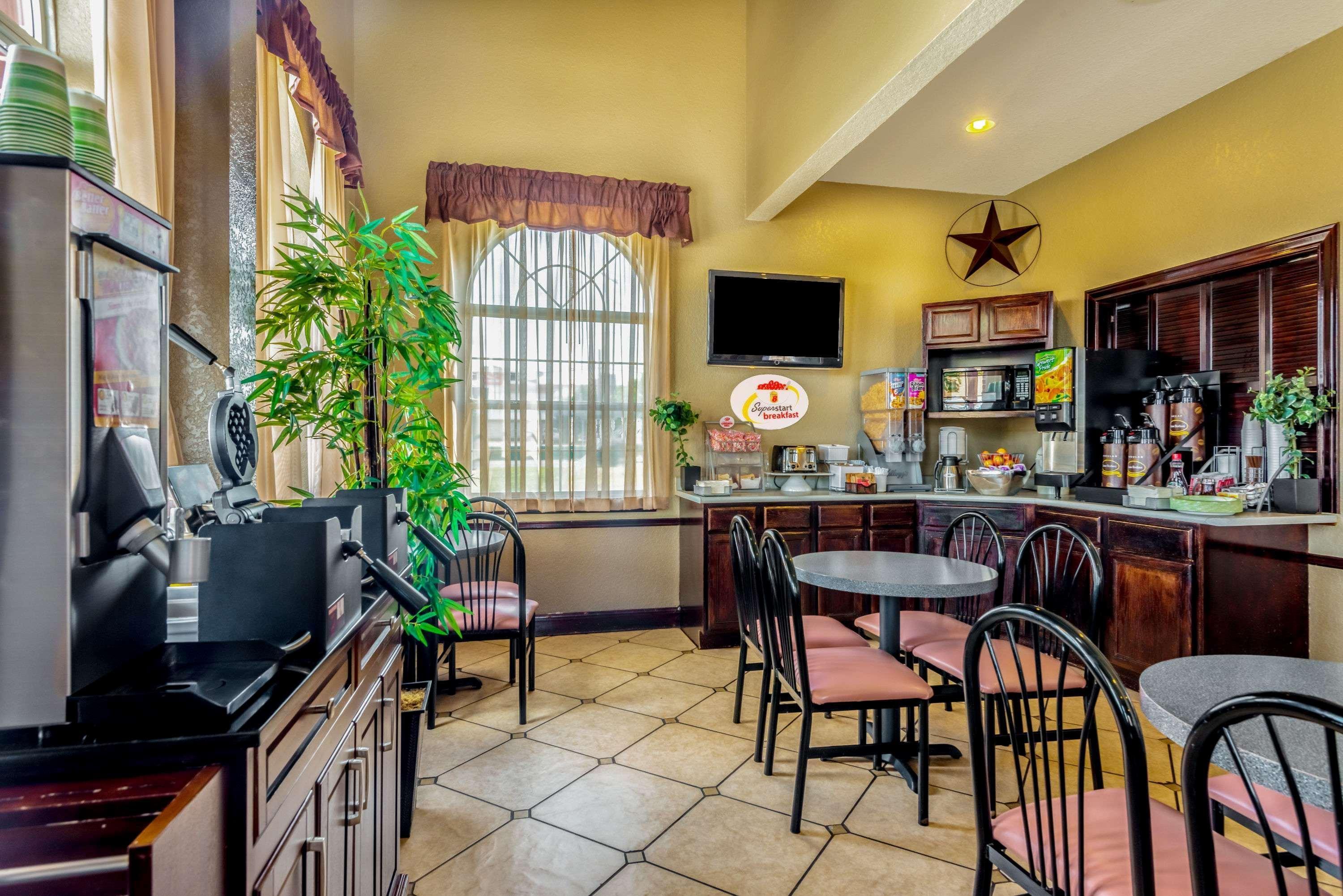 Hill Country & - New Braunfels, Gruene 3*